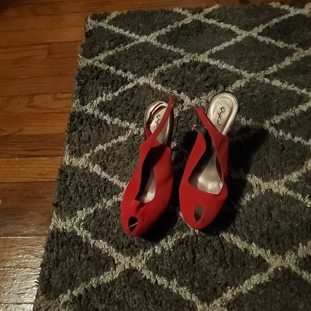 Heels - Picture 4 of 4
